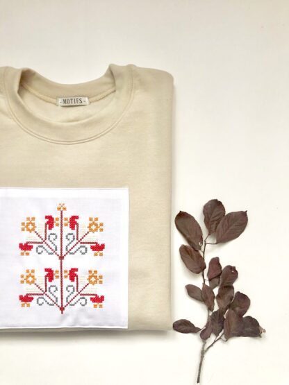 Pulover cu motive traditionale