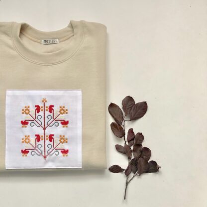 Pulover cu motive traditionale