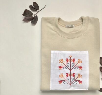 Pulover cu motive traditionale