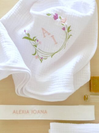 Trusou botez personalizat elegant materiale naturale muselina Trusou biserica Trusou muselina Trusou fetita Trusou botez personalizat