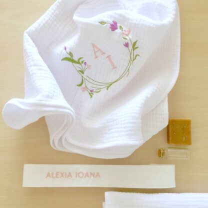 Trusou botez personalizat elegant materiale naturale muselina Trusou biserica Trusou muselina Trusou fetita Trusou botez personalizat