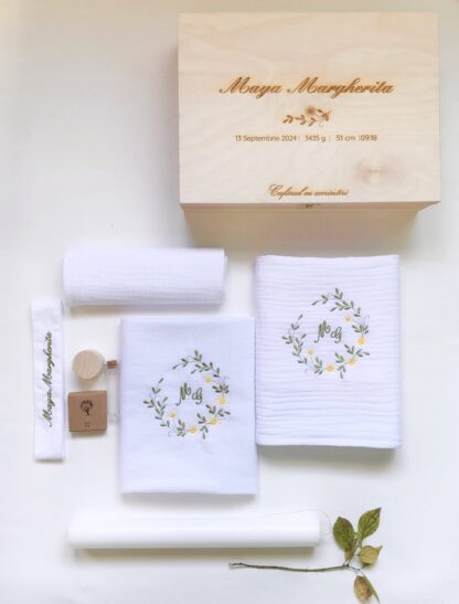 trusou botez muselina_trusou botez personalizat_trusou botez fetita_trusou botez cu lumanare_trusou botez modern_trusou botez simplu_trusou botez flori_trusou botez lux_cufar amintiri