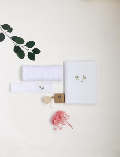 Trusou botez Trusou botez baiat Trusou botez fete trusou botez fetita Trusou botez cutie Trusou botez lumanare Trusou botez personalizat elegant materiale naturale muselina cu volanas Set complet botez biserica Trusou botez fetita Trusou bitez personalizat Trusou botez in cutie de amintiri Trusou botez personalizat fetita Trusou botez materiale naturale muselina paturica muselina cu volanas Kit botez trusou botez personalizat cu nume Cufar amintiri botez Cufar amintiri bebelusi Trusou botez simplu Trusou botez elegant Trusou botez deosebit Trusou botez muselina